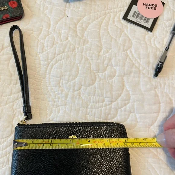 Reserved for bundle Coach NWOT Black and Gold Textured Wristlet corner - Picture 8 of 8